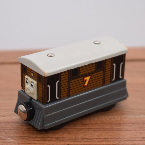 Toby # 7 2003- Thomas & Friends Wooden Railway Series Tank Engine Magnetic Toy - Picture 3 of 7